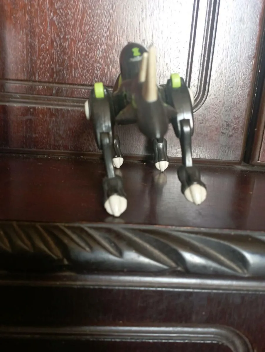 BEN 10 ALIEN X CREATUR ACTION FIGURE 4"RANG FIGURE - Image 3
