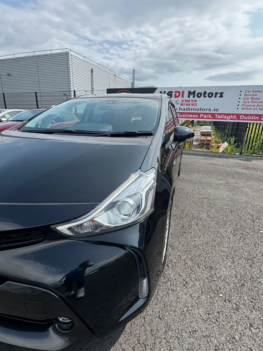 Prius Alpha 2015 black hybrid - Image 2