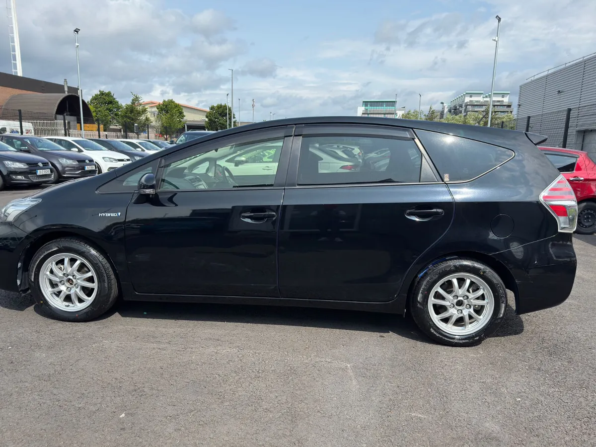 Prius Alpha 2015 black hybrid - Image 3