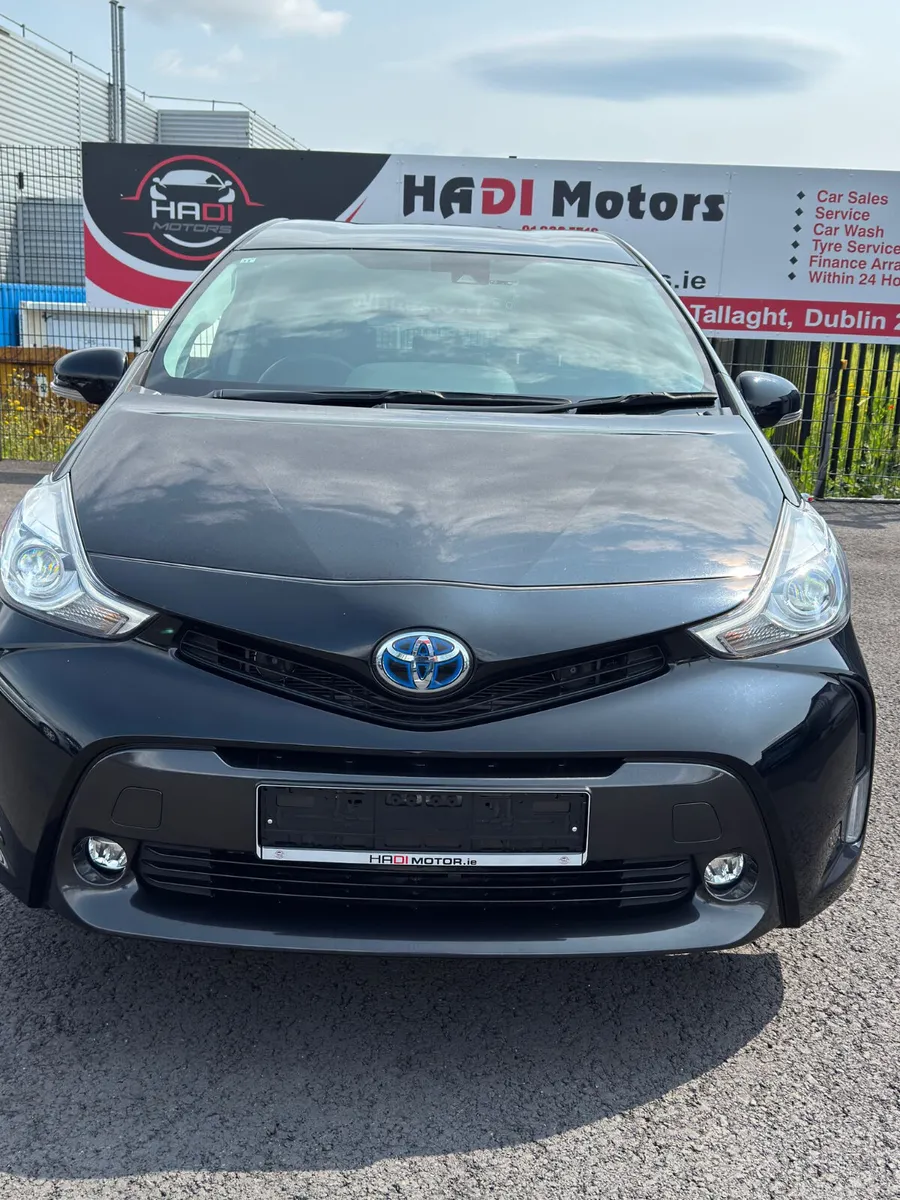 Prius Alpha 2015 black hybrid - Image 1