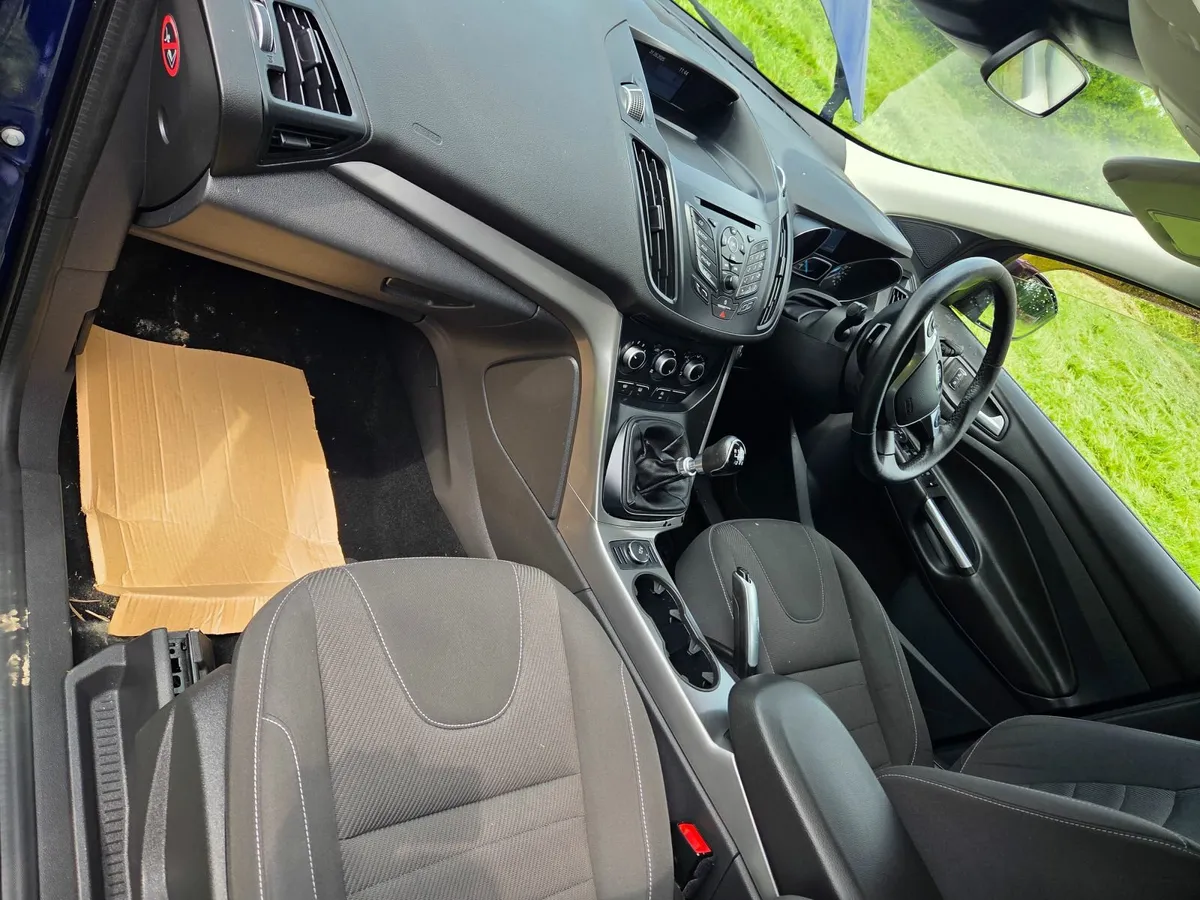 Ford Kuga 2015 - Image 2