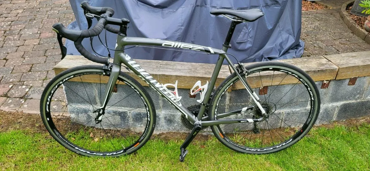 Road bike - Image 1