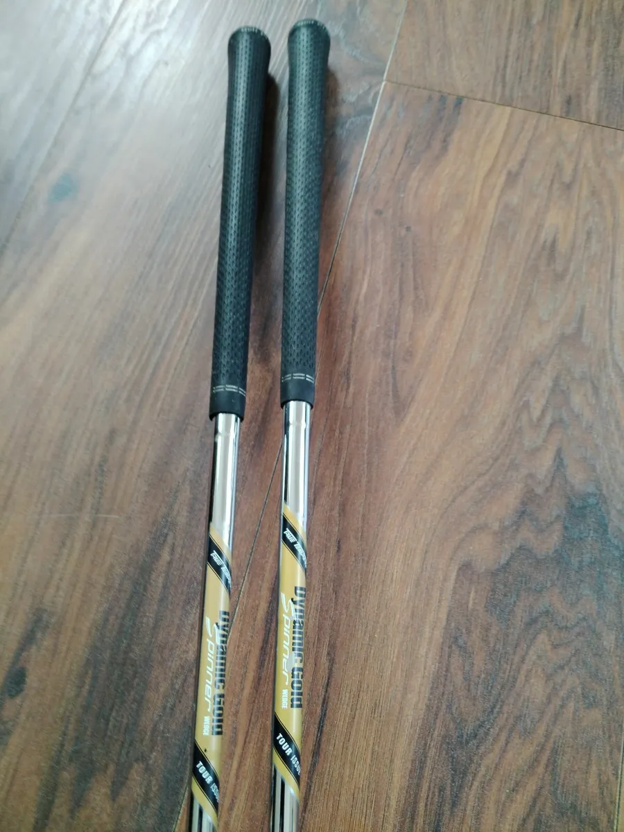 2 Cleveland wedges and putter for sale - Image 3