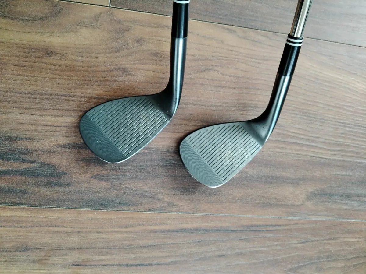 2 Cleveland wedges and putter for sale - Image 4