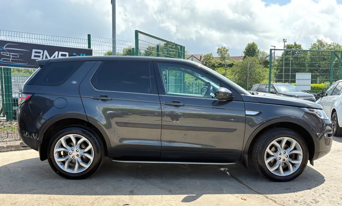 Discovery Sport 7 Seater - Image 2