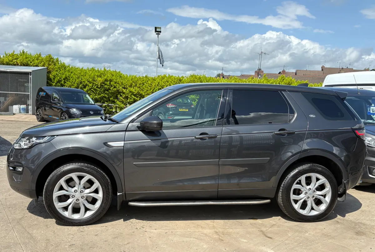 Discovery Sport 7 Seater - Image 3
