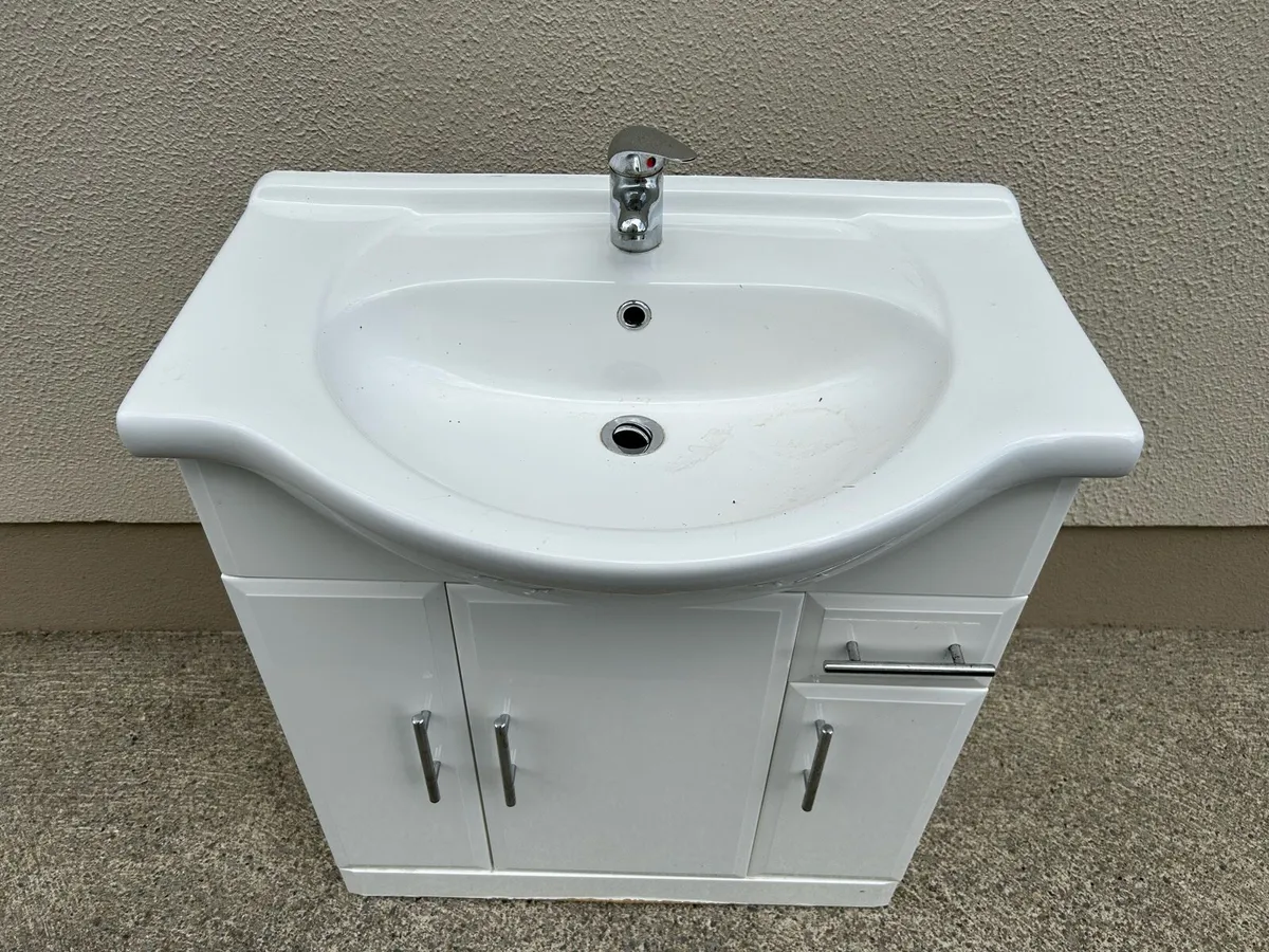 Bathroom sink/tap and cabinet - Image 2