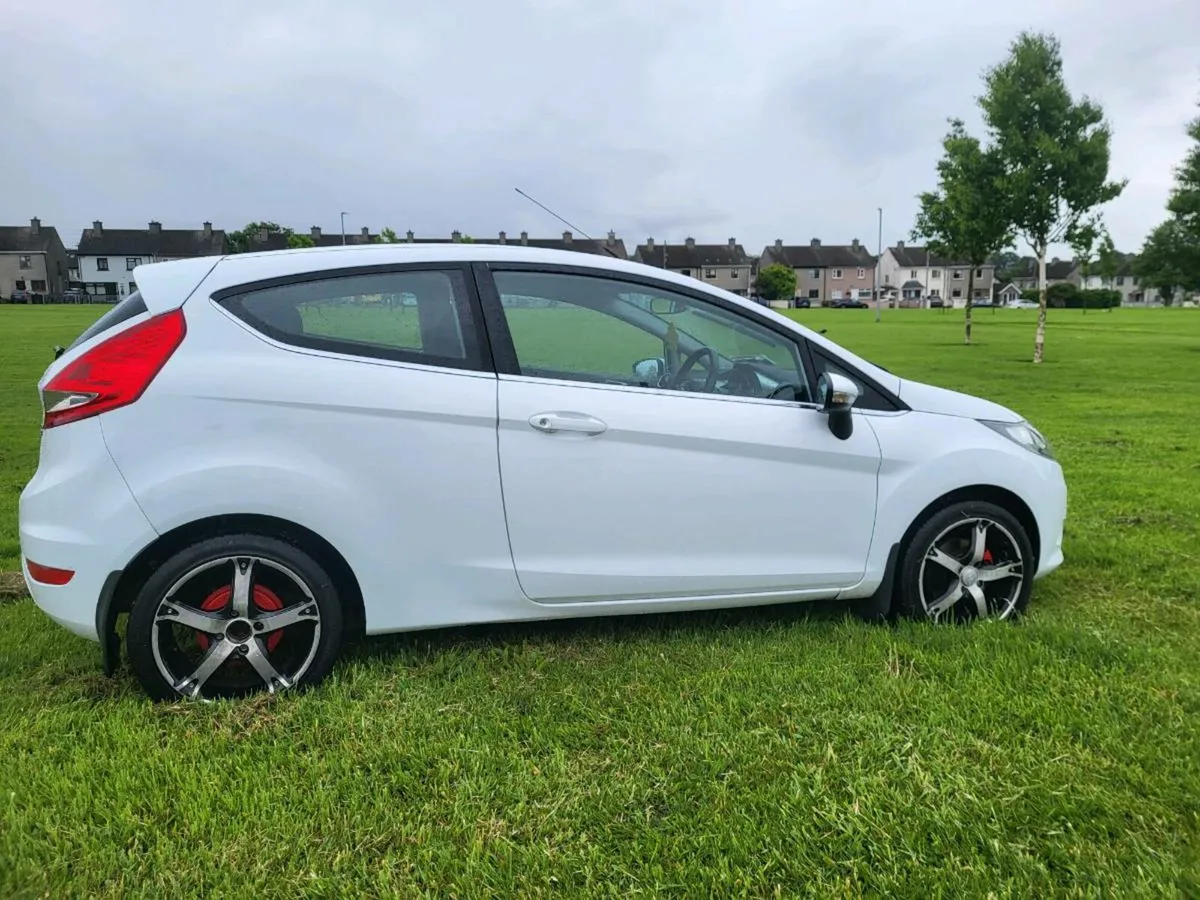 2012 ford fista - Image 1