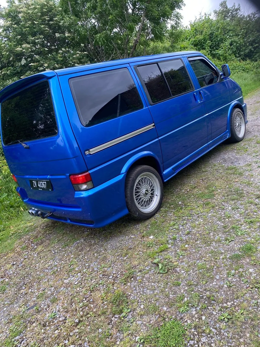 Volkswagen Transporter 2,5 petrol LHD - Image 3