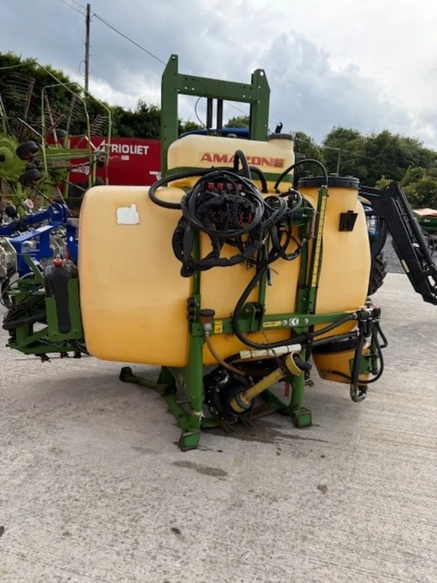 Used Amazone UF1000 15 metre boom sprayer - Image 1