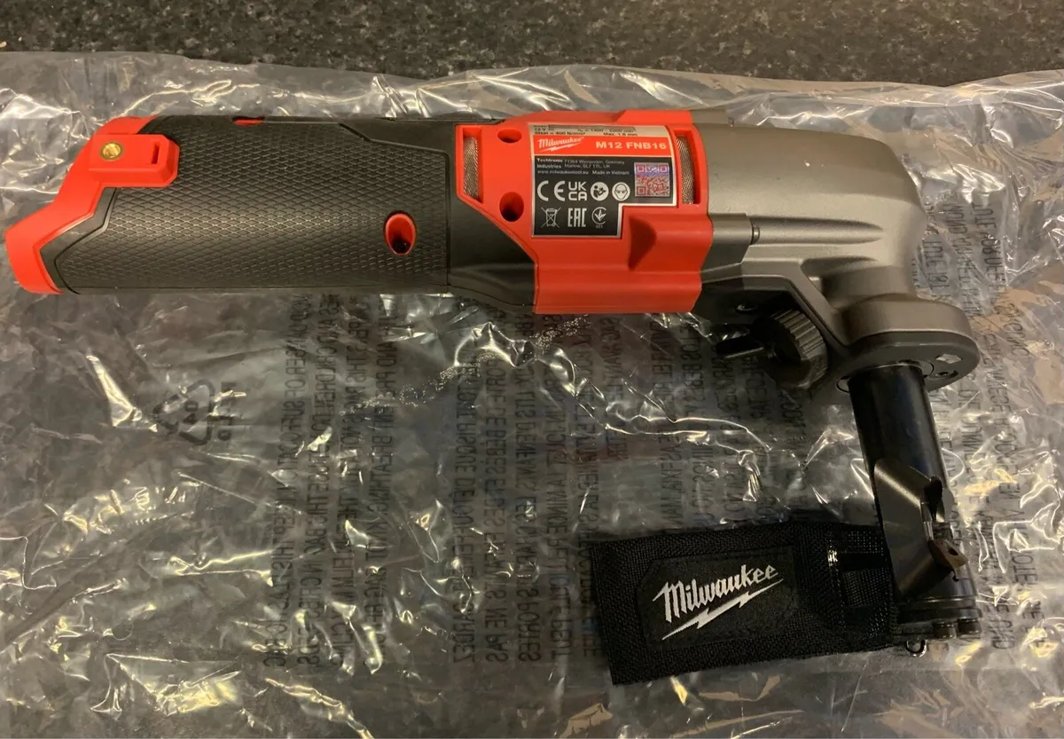Milwaukee M12 Fuel Profile Nibbler - Image 2