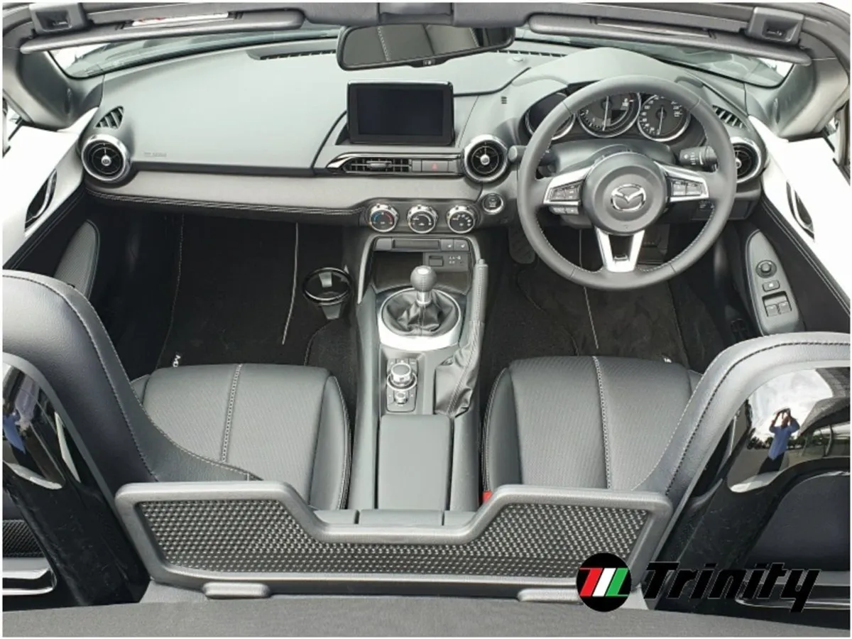 Mazda MX-5  stunning Car Roadster Soft TOP Trinit - Image 2