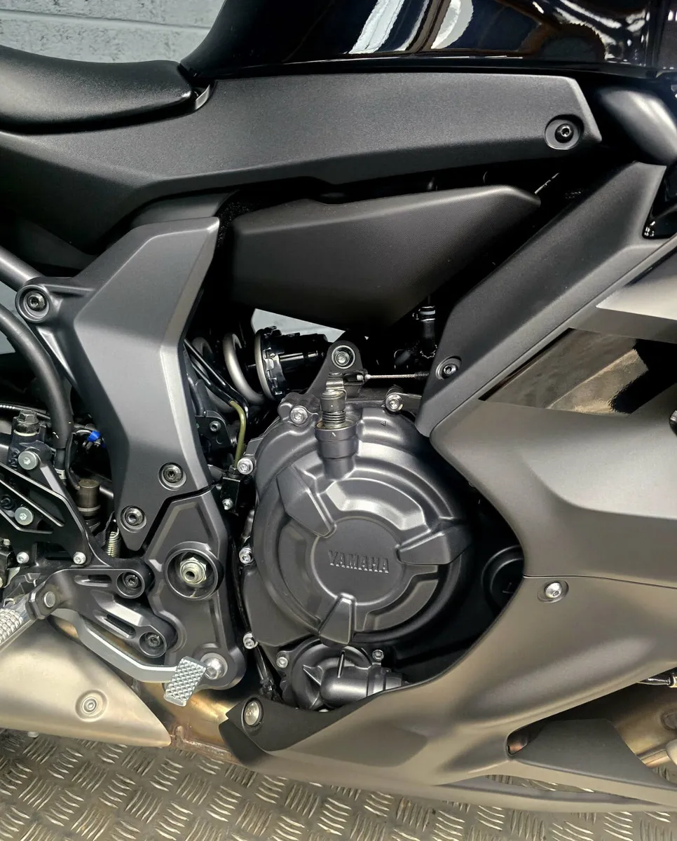 2024 YAMAHA R7 - Image 3