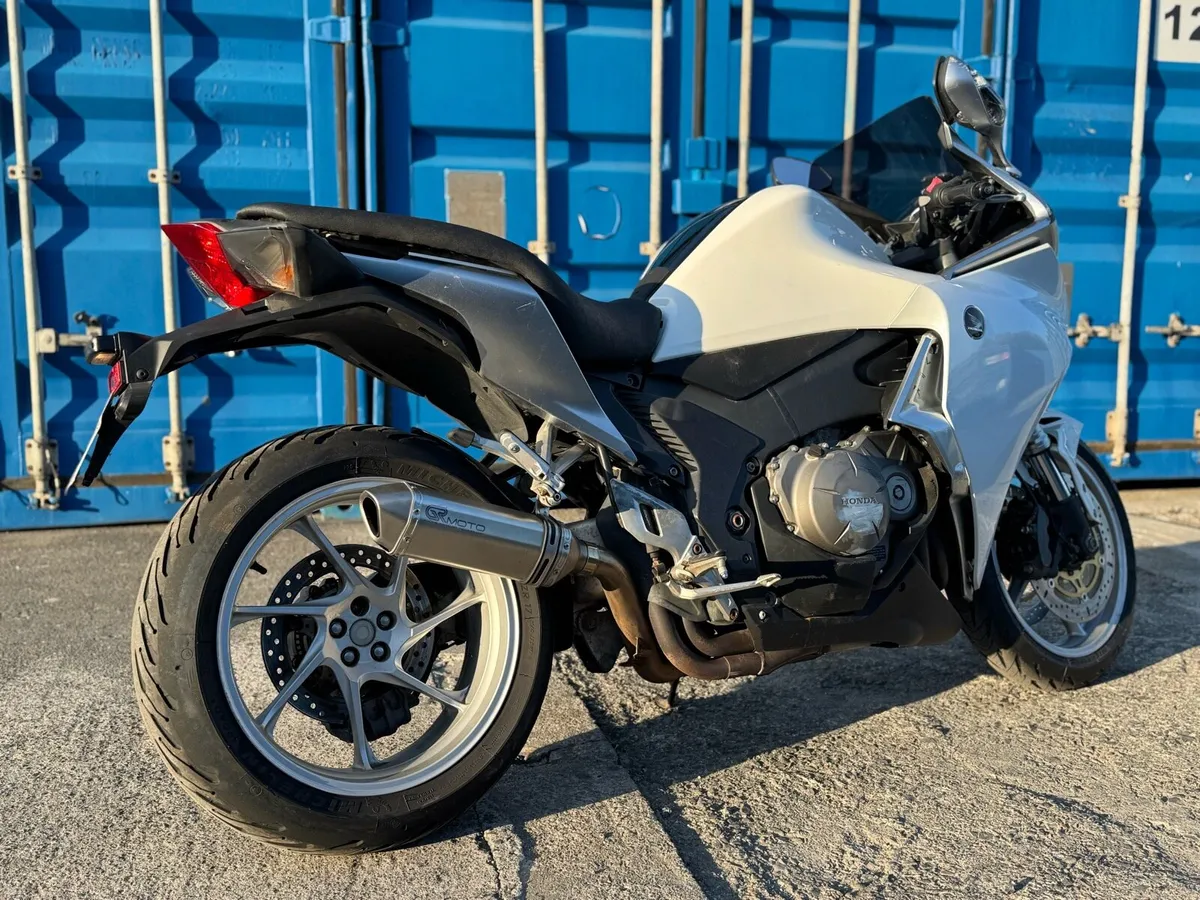 Honda VFR 1200 - Image 1