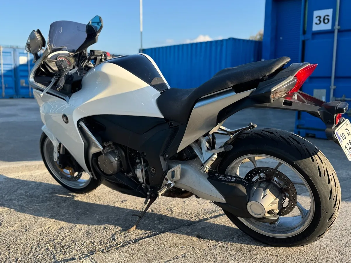 Honda VFR 1200 - Image 2