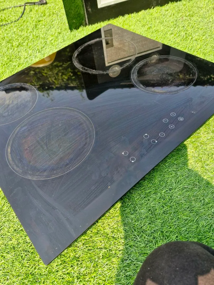Ceramic cooker hob. - Image 1