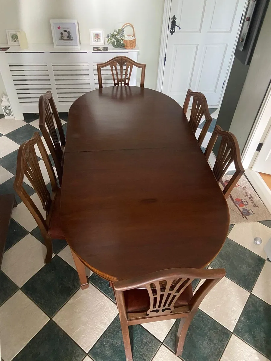 Mahogany table and chairs - Image 1