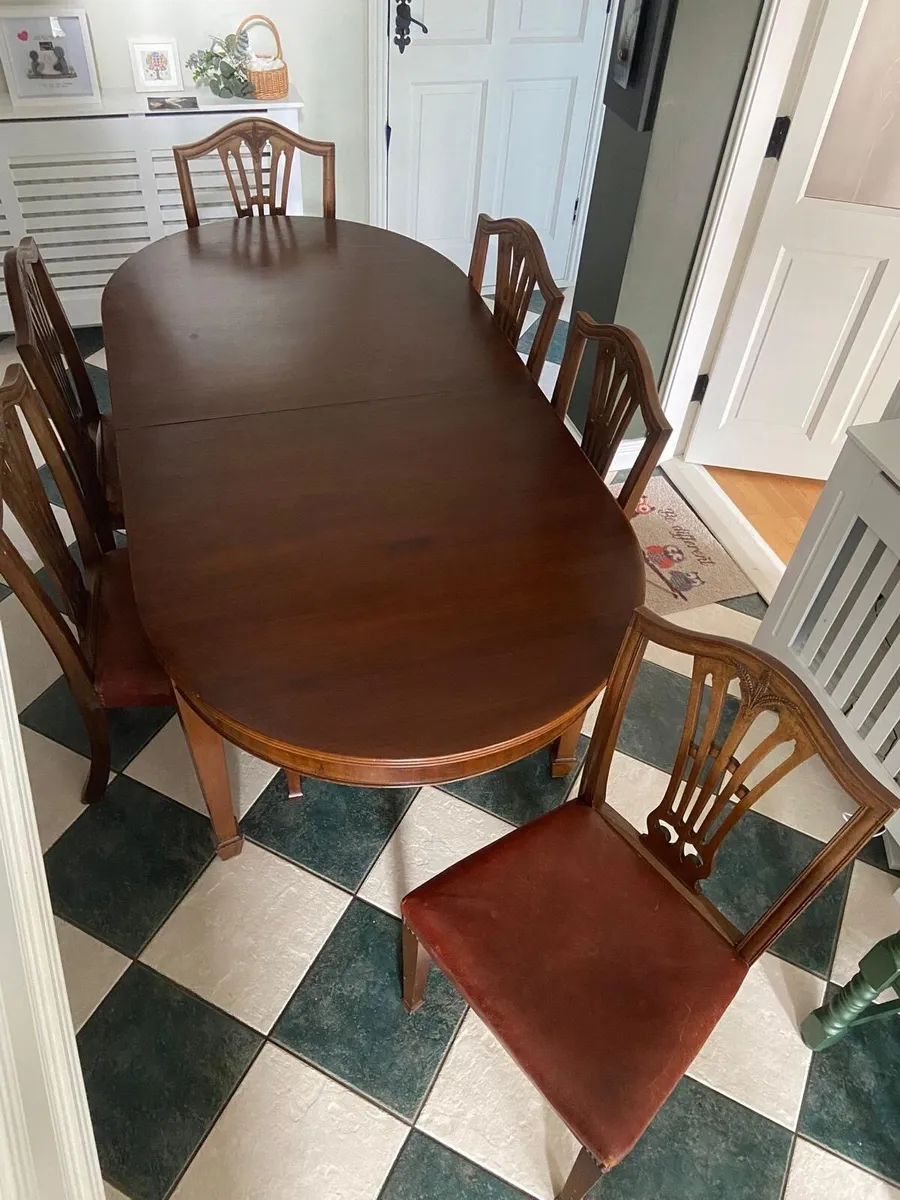 Mahogany table and chairs - Image 2