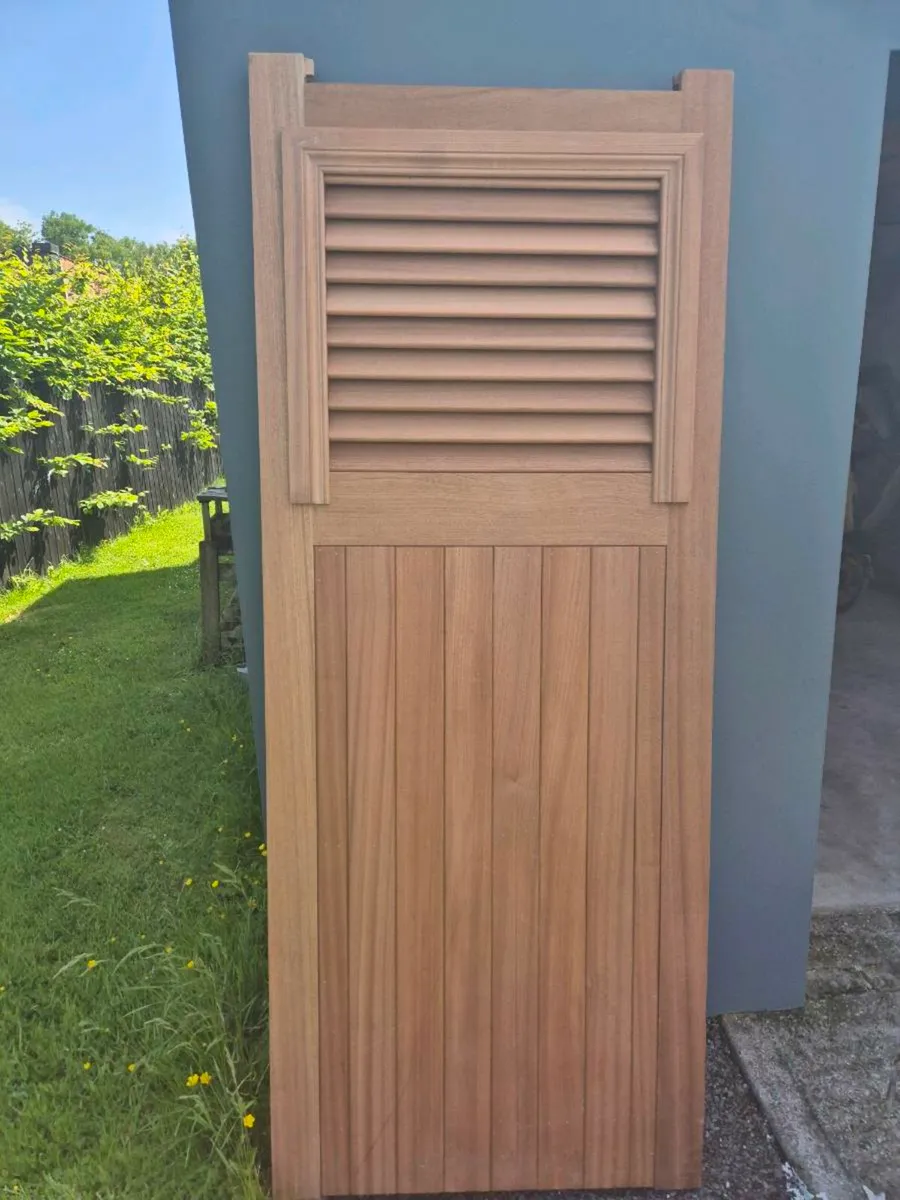Solid hardwood Louvred Door for Plant room - Image 3