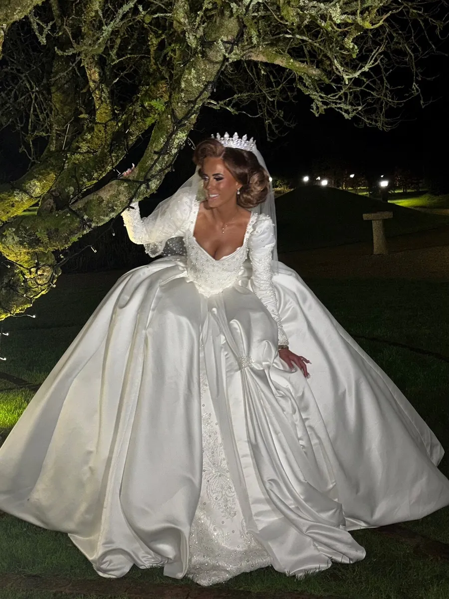 Wedding dress - Image 1