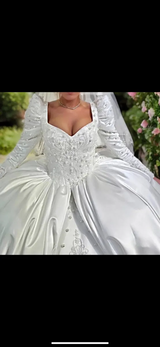 Wedding dress - Image 2