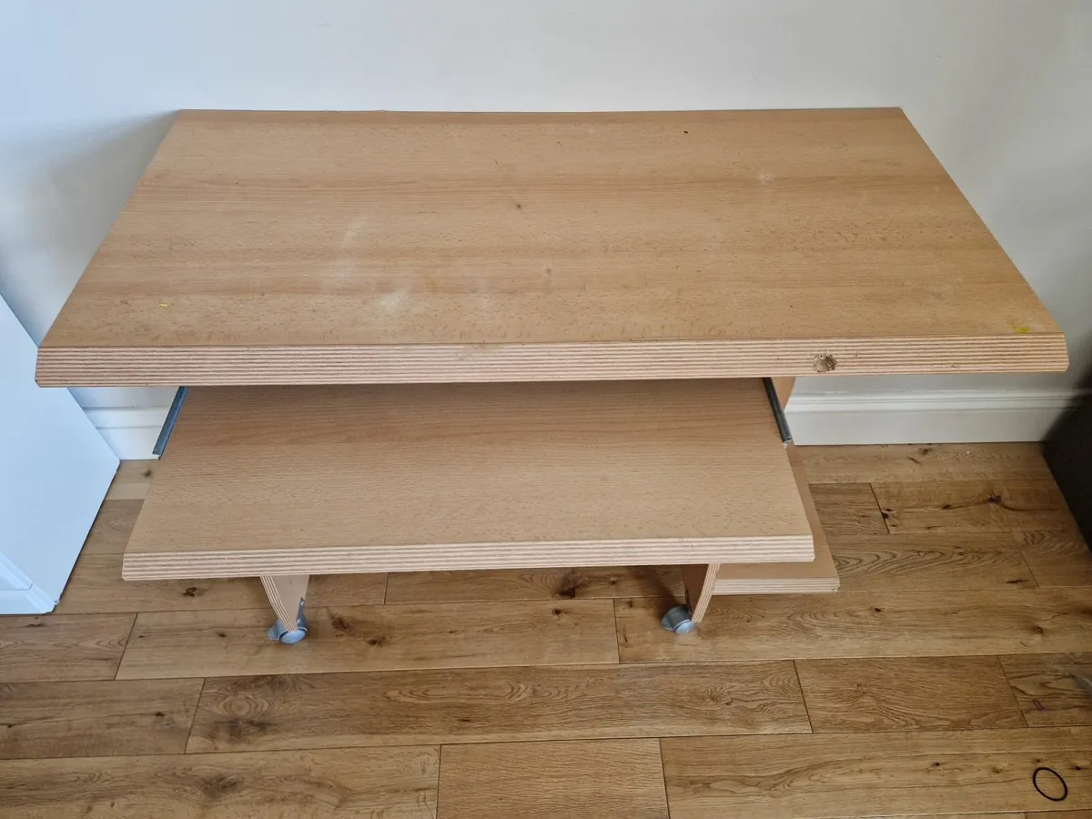 Computer desk - Image 2