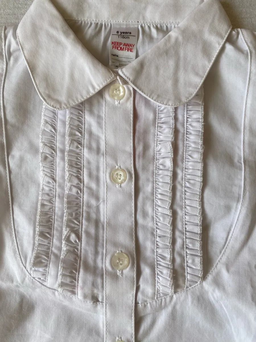 Girl’s Brand New Elegant White T-shirt/ School Top - Image 1