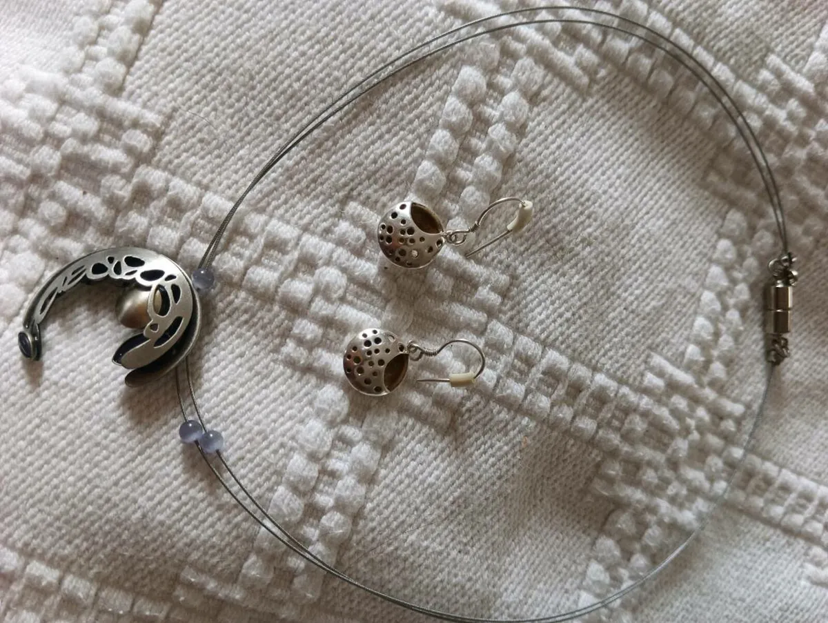 Beautiful new set unwanted gift - Image 3