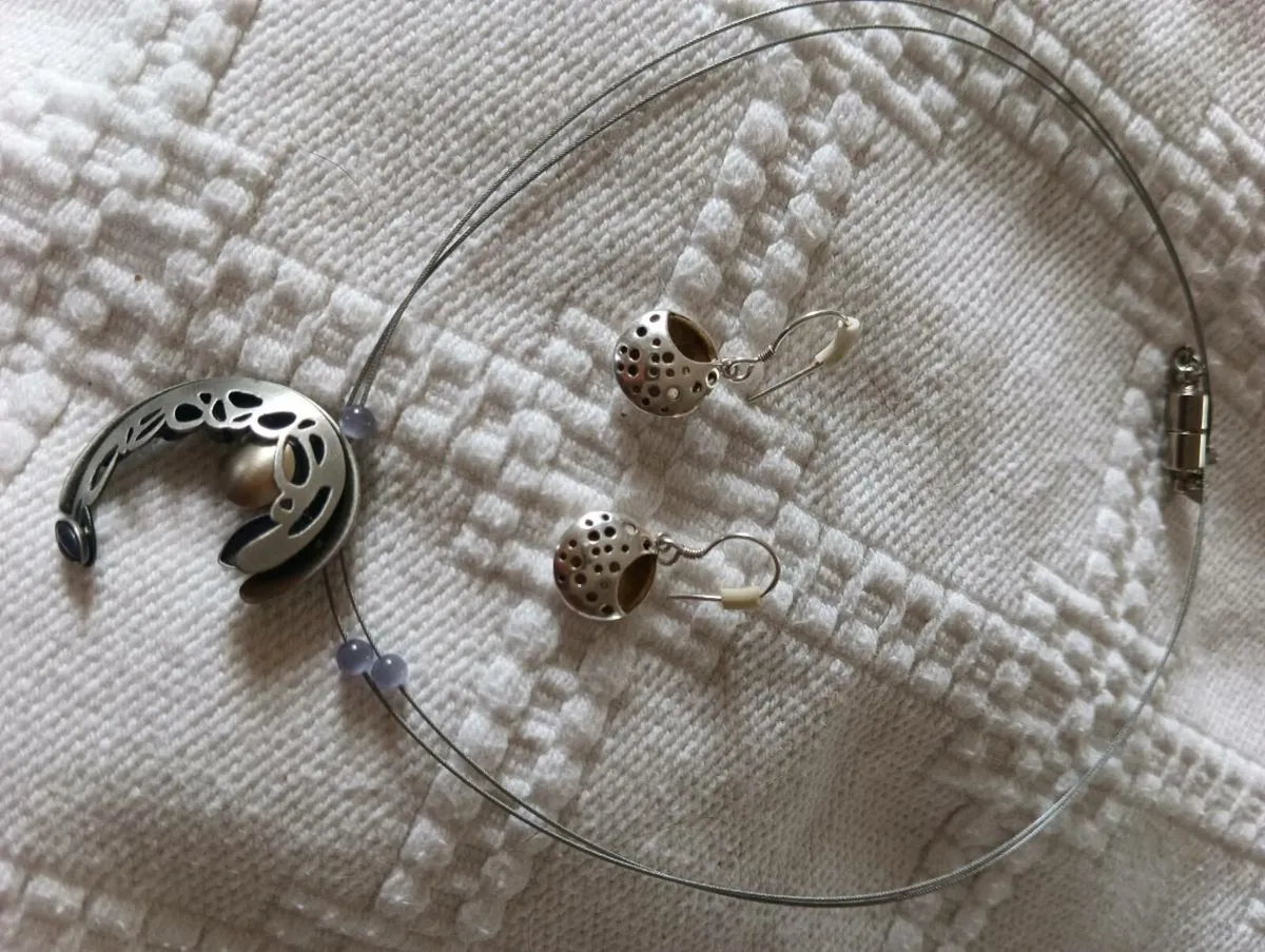 Beautiful new set unwanted gift - Image 4