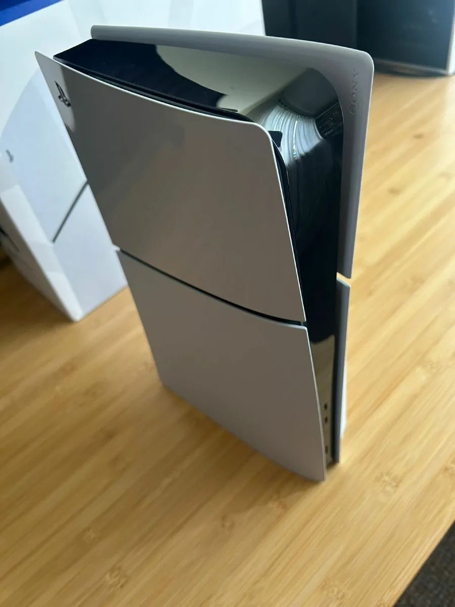 PS5 Slim Disc + 7 Top Games + 2 Controllers - Image 4