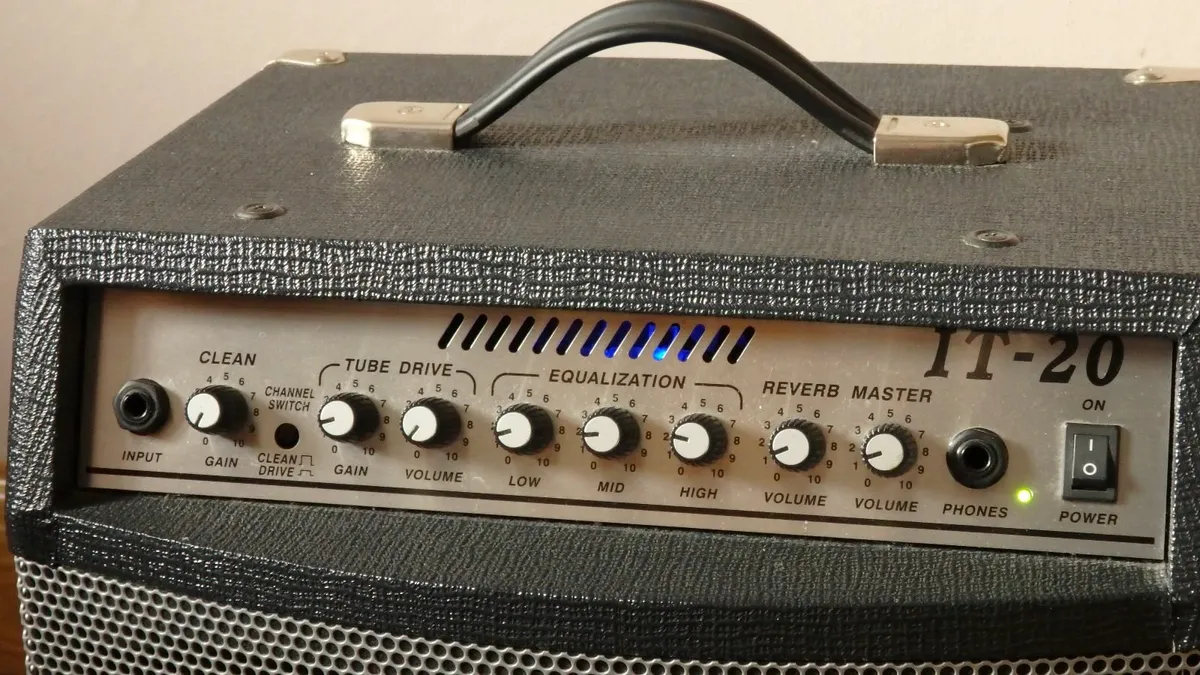 Indie IT-20 Guitar Amp - Image 3