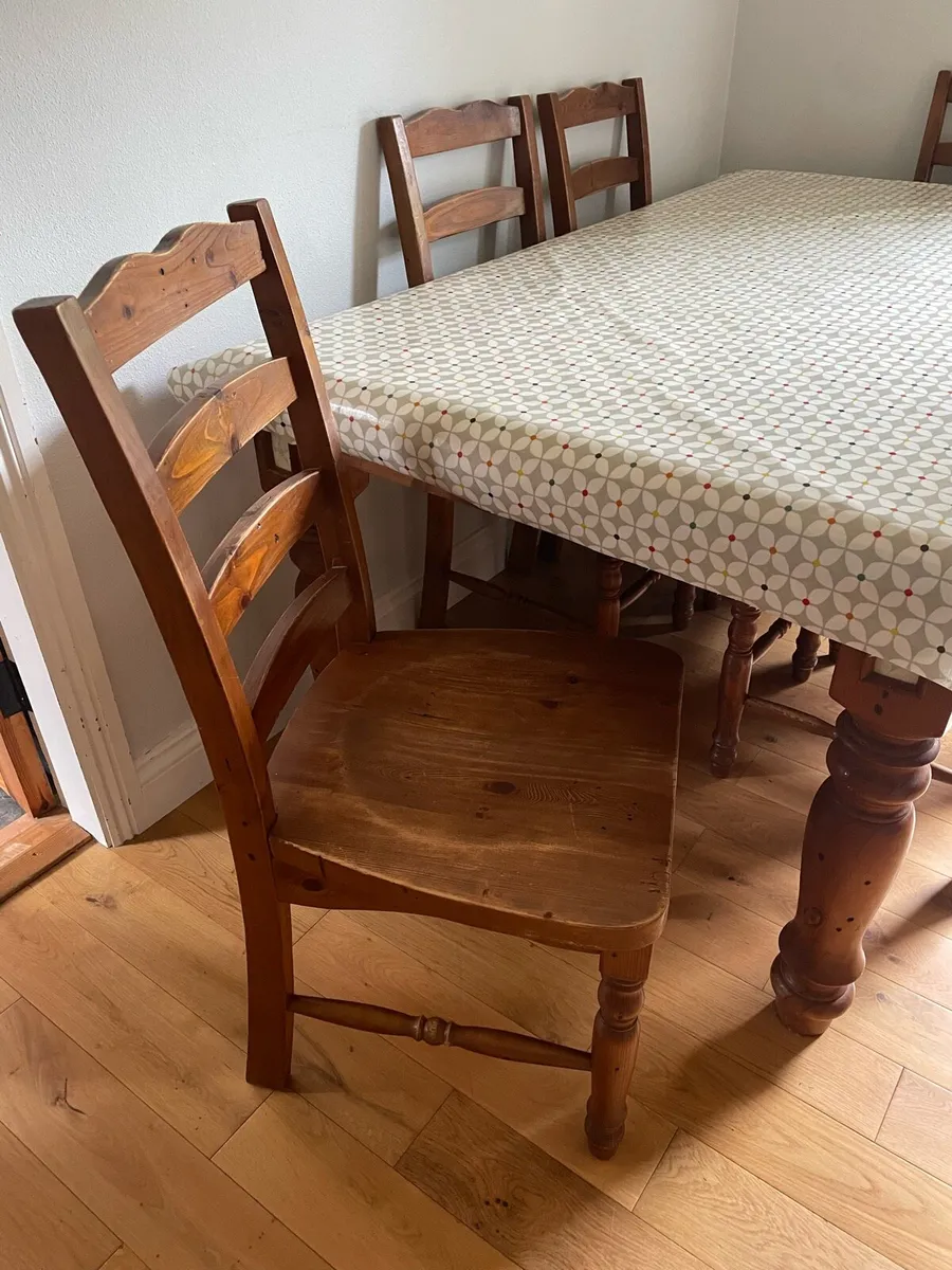Kitchen dining table with 6 matching chairs - Image 2