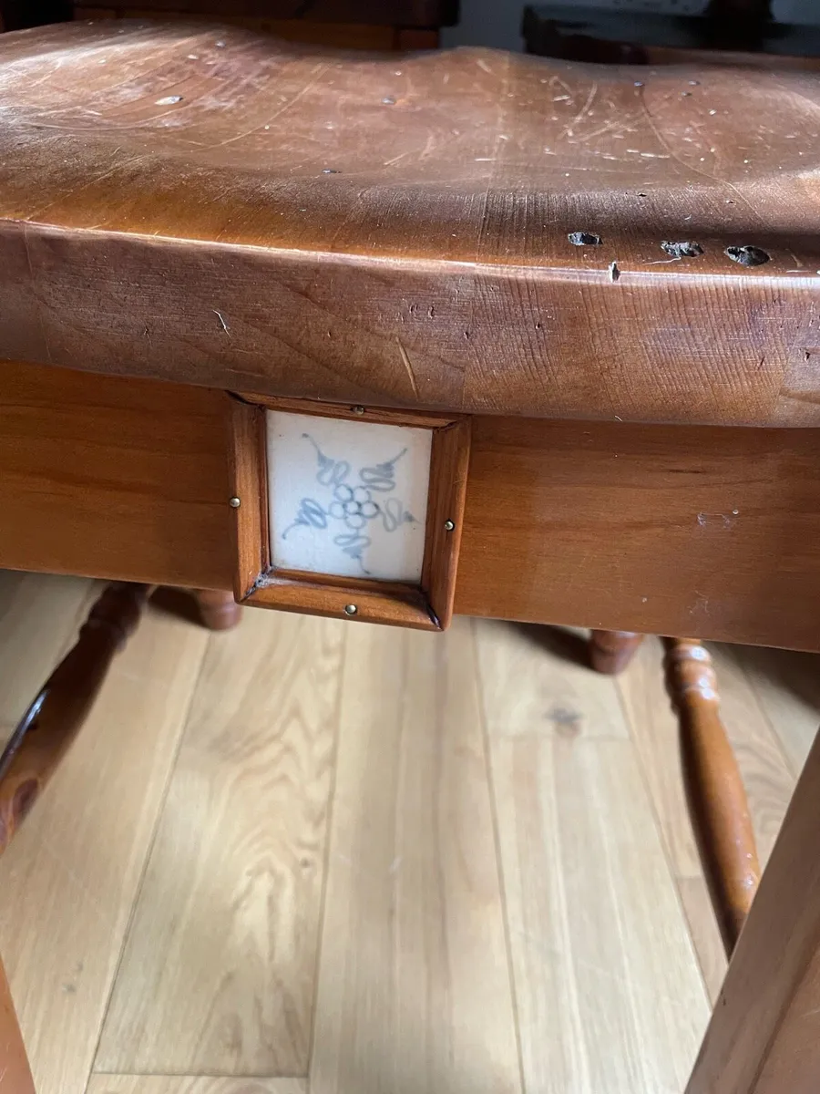Kitchen dining table with 6 matching chairs - Image 3