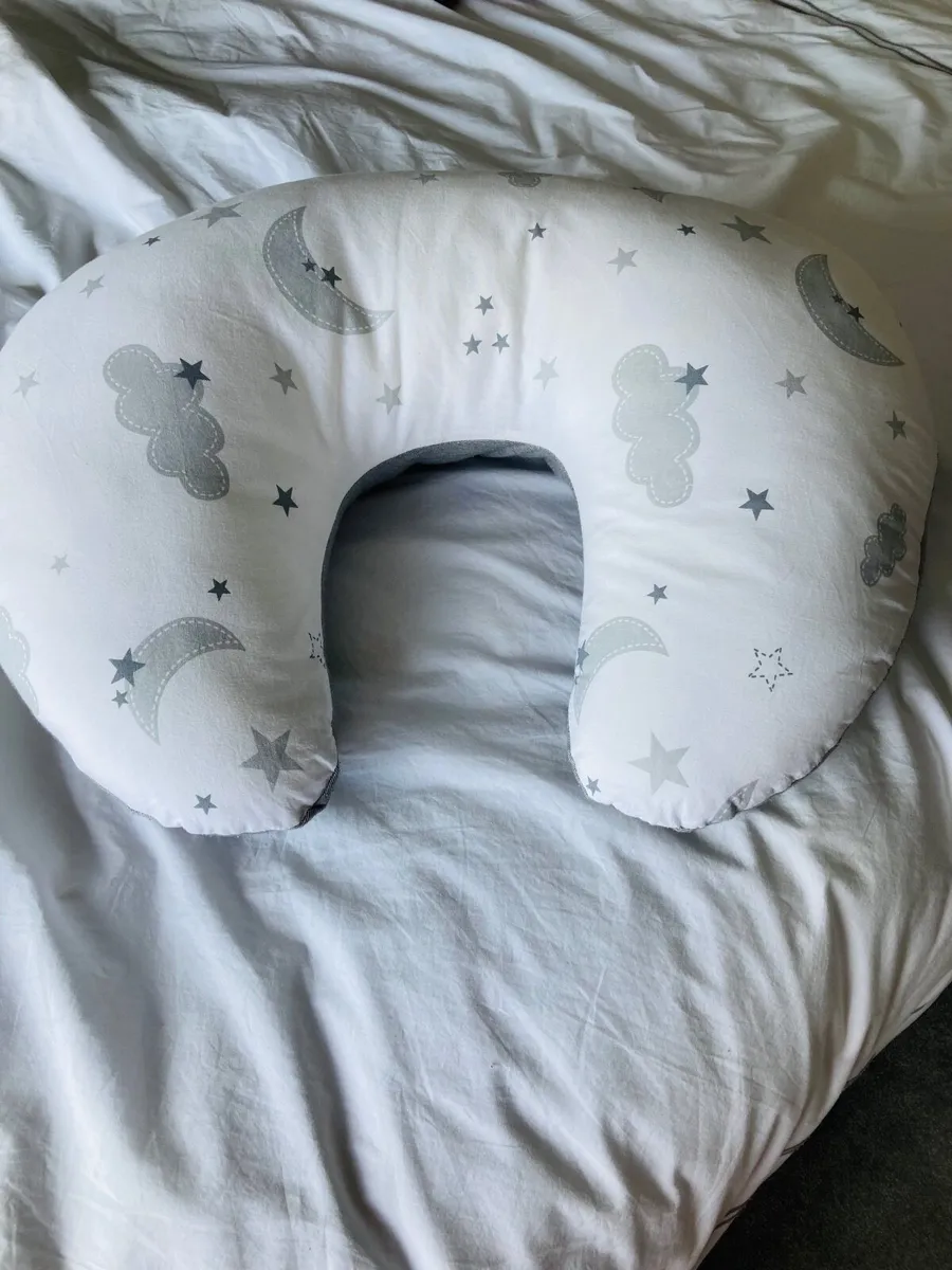 Feeding Pillow - Image 1