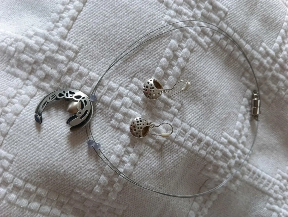 Beautiful new set unwanted gift - Image 1