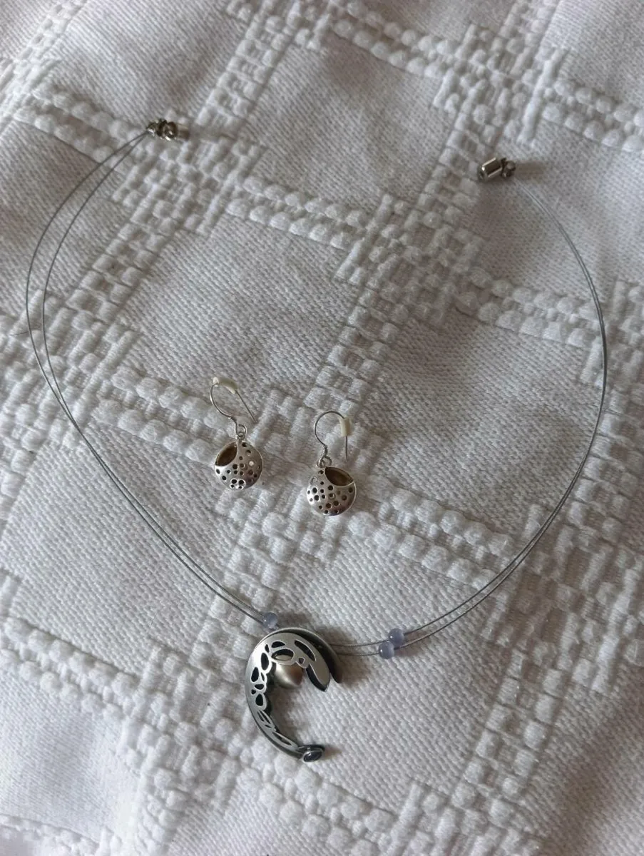 Beautiful new set unwanted gift - Image 2