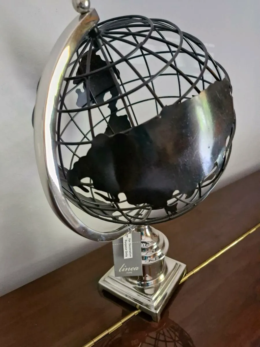 Designer globe - Image 1