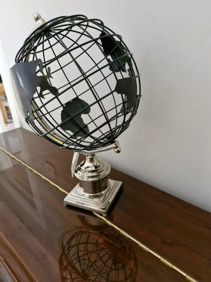 Designer globe - Image 2