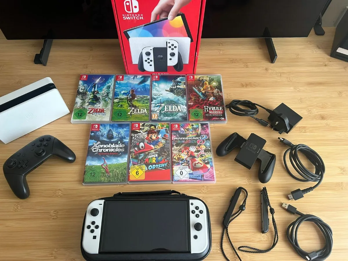 Nintendo Switch OLED + 7 Games + Controller - Image 1