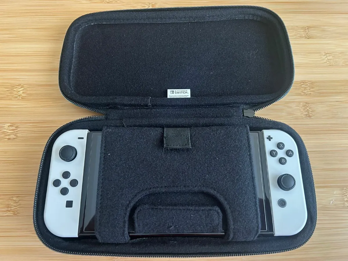 Nintendo Switch OLED + Pro Controller + Zelda Case - Image 1