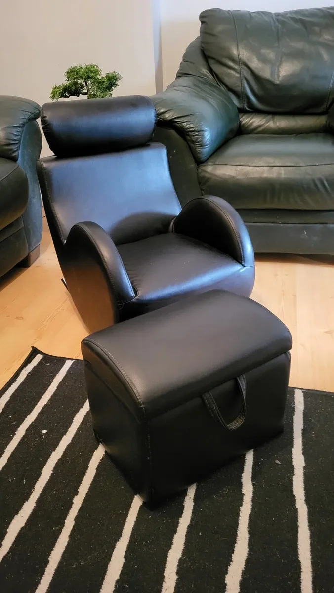 leather kids sofa + storage compartment. - Image 1