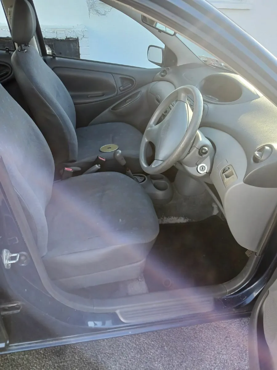 Toyota Yaris 2001 - Image 4