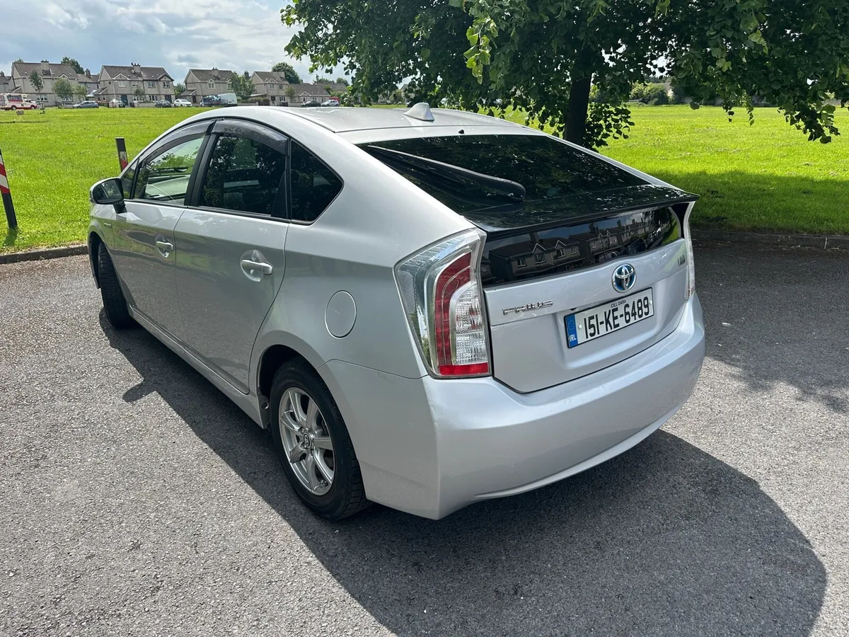 Toyota Prius Hybrid 2015 - Image 3