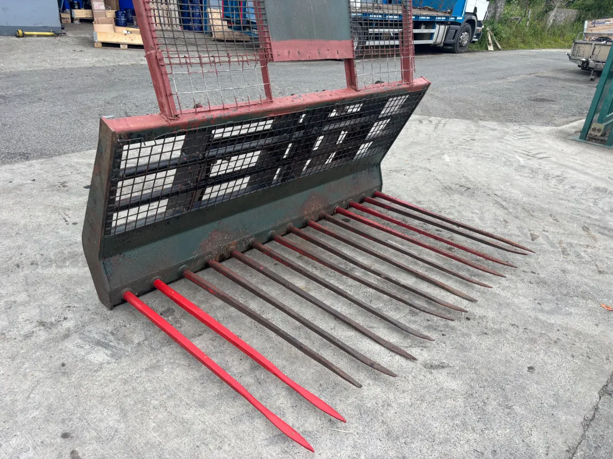 Albutt  Grape Buckrake JCB - Image 4