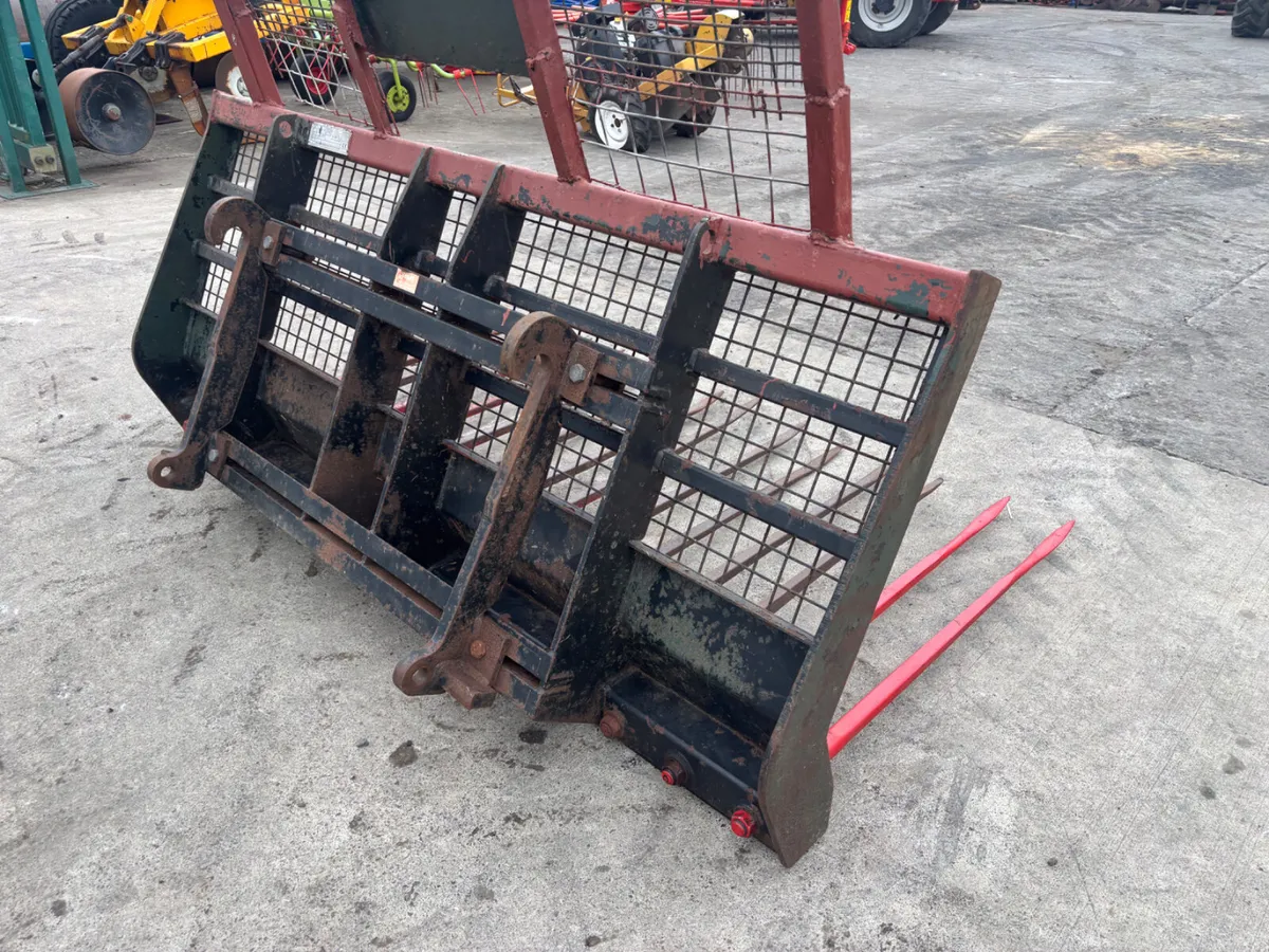 Albutt  Grape Buckrake JCB - Image 3