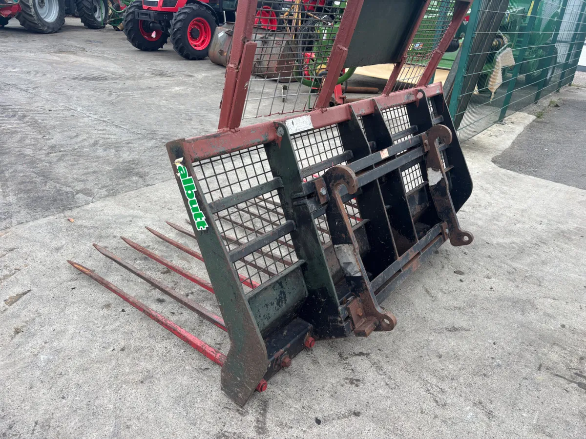 Albutt  Grape Buckrake JCB - Image 1