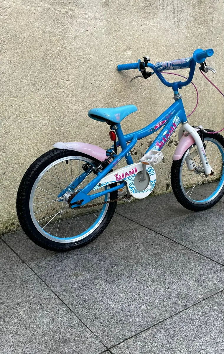 Girls bike 20" wheels - Image 2