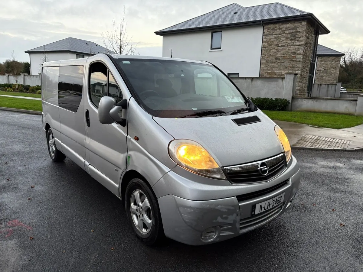 2011 Opel vivario - Image 2