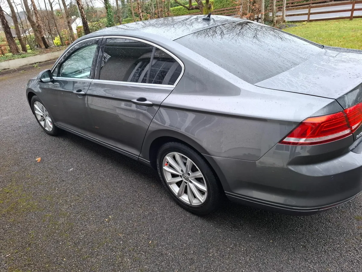 Volkswagen Passat Grey - Image 3