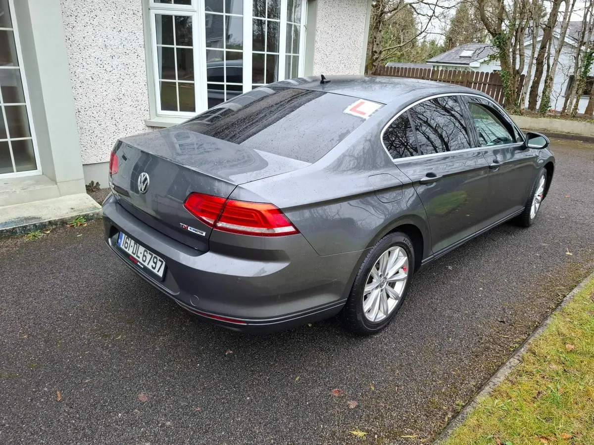 Volkswagen Passat Grey - Image 4